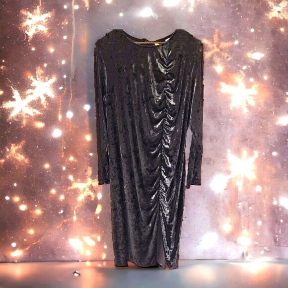 NEW FUTURE COLLECTIVE Plus Size Black Velvet Ruched Open Back A-Line Evening Dre - Picture 2 of 15